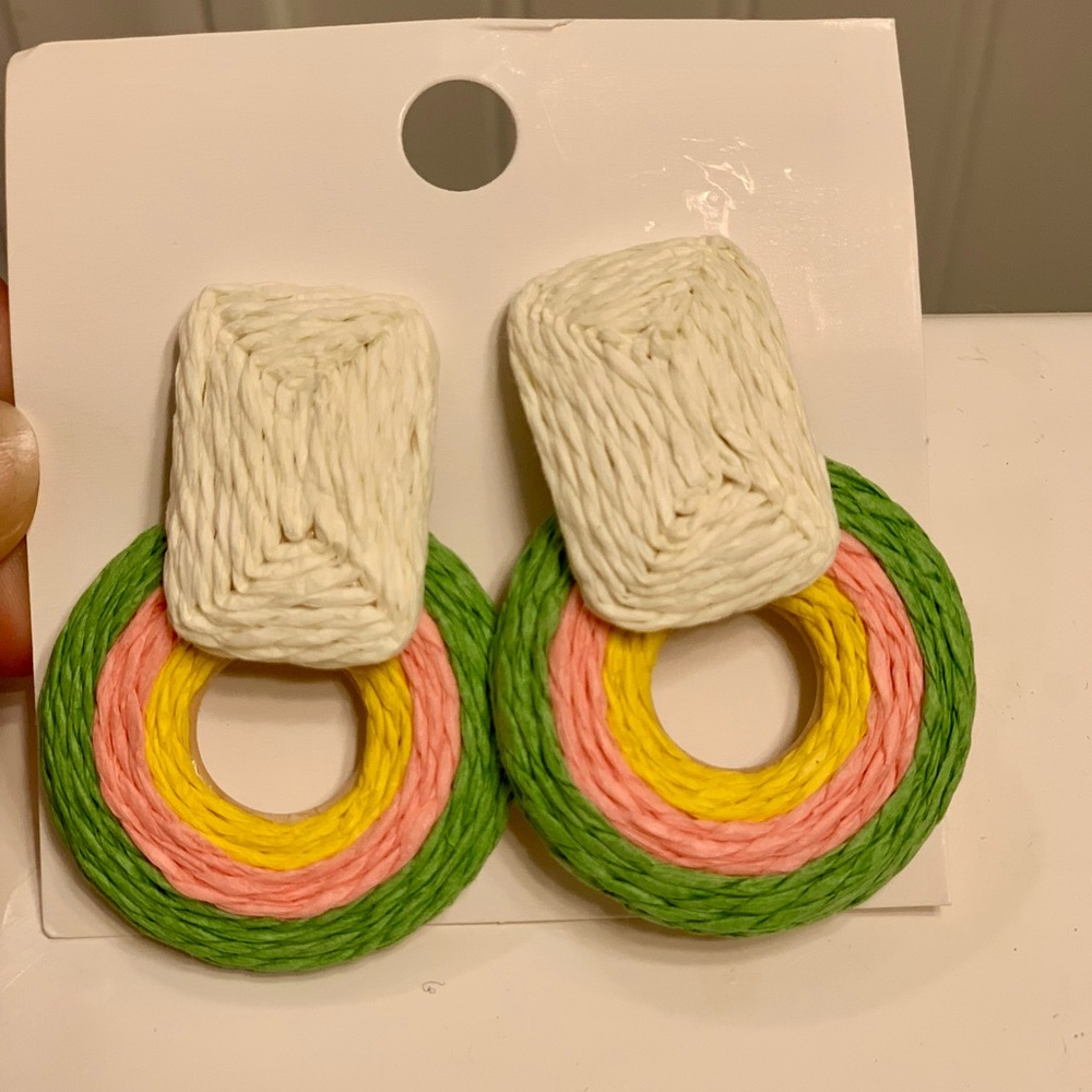 NWT women’s straw raffia colorful statement earrings